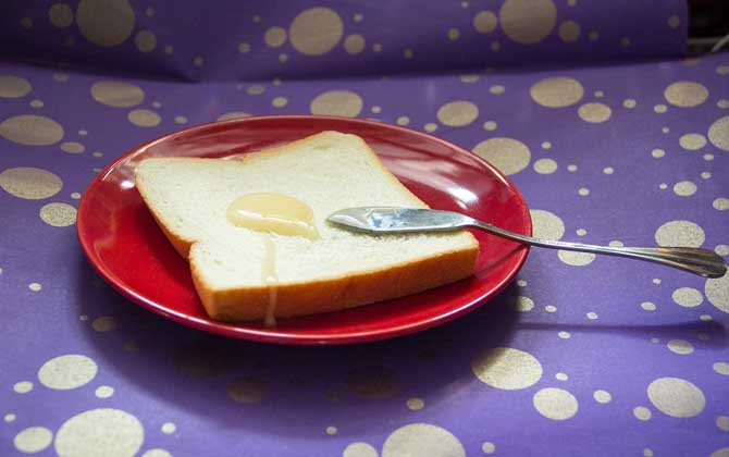 經常吃蜂蜜有什么好處?從營養成分上看,蜂蜜的確是天然營養品! 蜂蜜