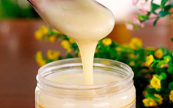 新疆蜂蜜有什么功效與作用?經(jīng)常喝新疆蜂蜜,這6個(gè)好處跑不了! 新疆蜂蜜