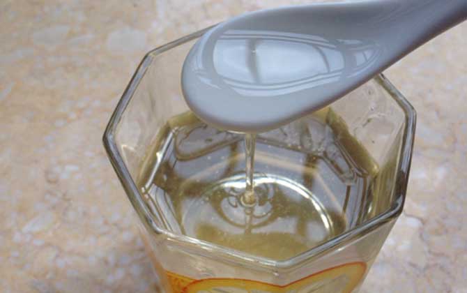 洋槐蜂蜜有什么功效與作用?經常喝洋槐蜂蜜,這7個好處跑不了! 洋槐蜂蜜