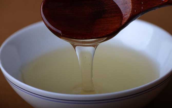 洋槐蜂蜜有什么功效與作用?經常喝洋槐蜂蜜,這7個好處跑不了! 洋槐蜂蜜