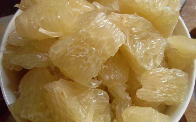 自制蜂蜜柚子茶怎么做?只需5步就能做好,既簡單又好喝! 蜂蜜柚子茶