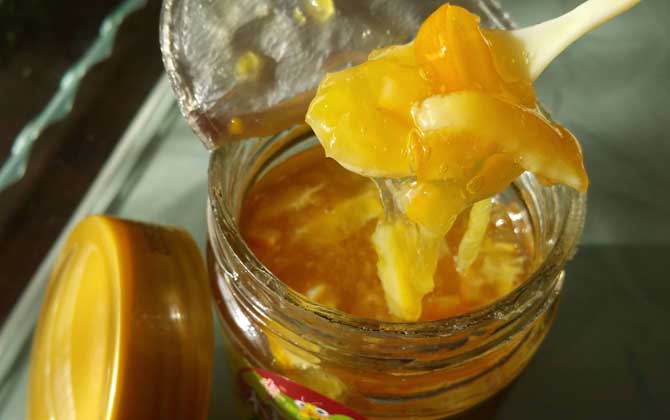 自制蜂蜜柚子茶怎么做?只需5步就能做好,既簡單又好喝! 蜂蜜柚子茶