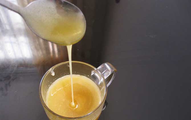 早晨空腹喝蜂蜜水好嗎?不建議空腹喝蜂蜜水,易誘發(fā)胃腸疾病! 蜂蜜