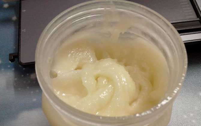 蜂蜜過期是什么樣子圖?蜂蜜過期不等于變質(zhì),只要未變質(zhì)仍能吃! 蜂蜜