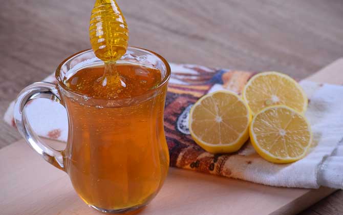 放了三年的蜂蜜還能吃嗎?看是否變質,沒有變質完全不影響食用! 蜂蜜