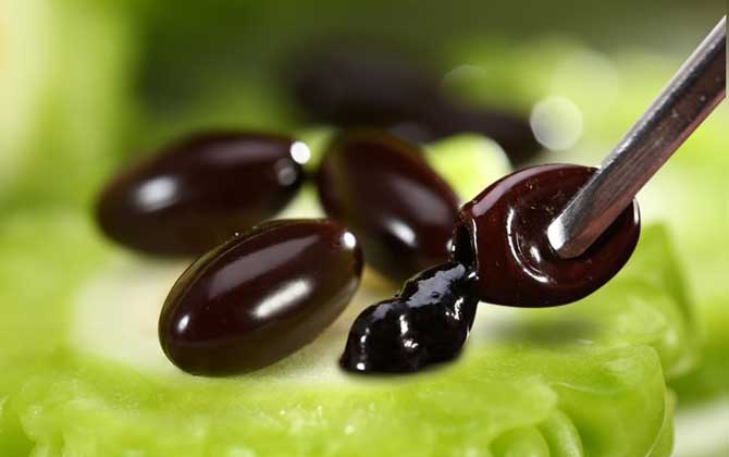 女人吃蜂膠膠囊的禁忌,過(guò)敏體質(zhì)不能吃,孕婦和產(chǎn)婦也不能吃! 蜂膠膠囊