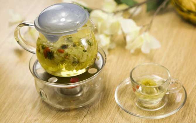 蜂蜜菊花茶的功效及簡單做法 蜂蜜菊花茶