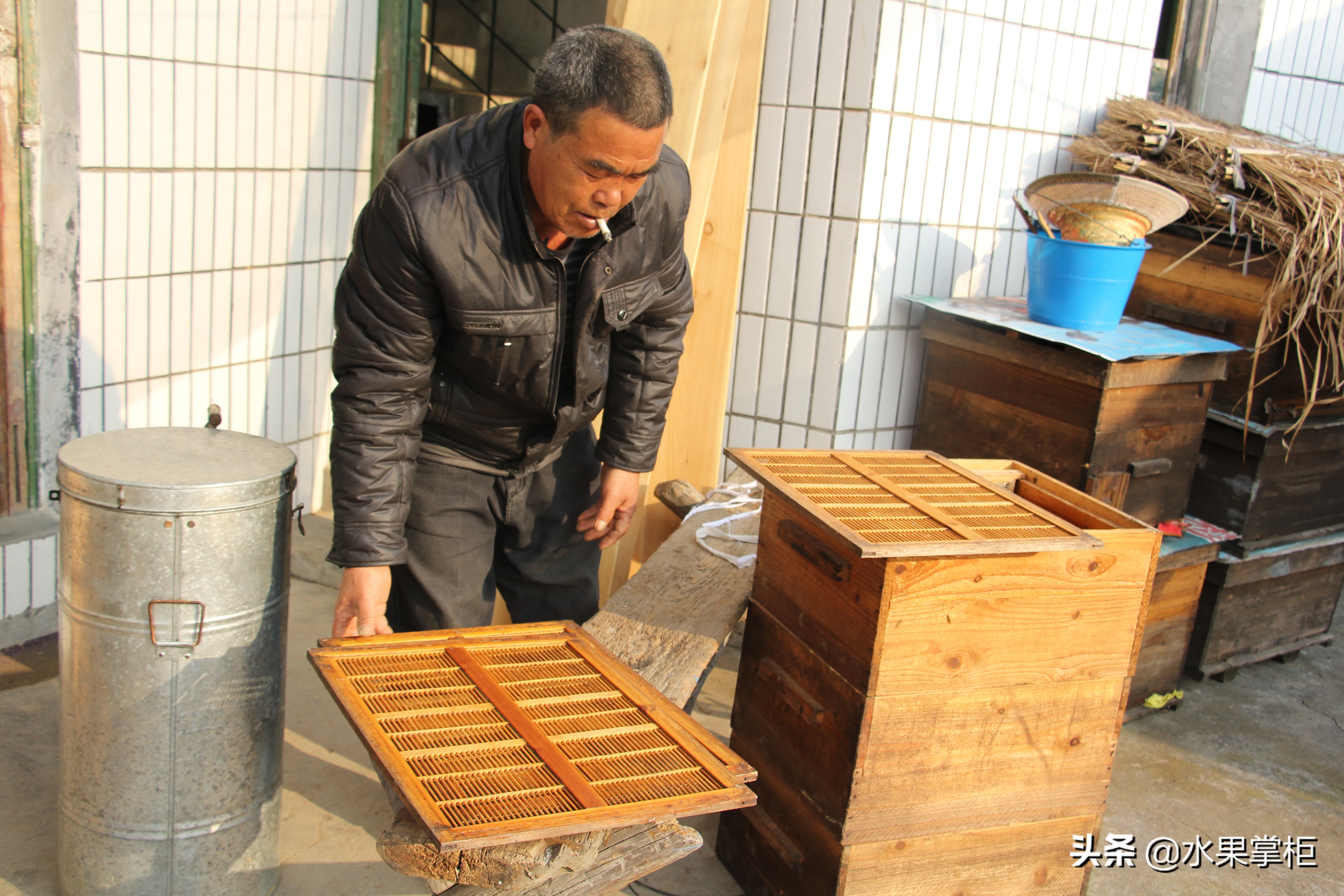 漲知識：農(nóng)家養(yǎng)土蜂蜜的工具，你認識幾個？留言回復，連載哦