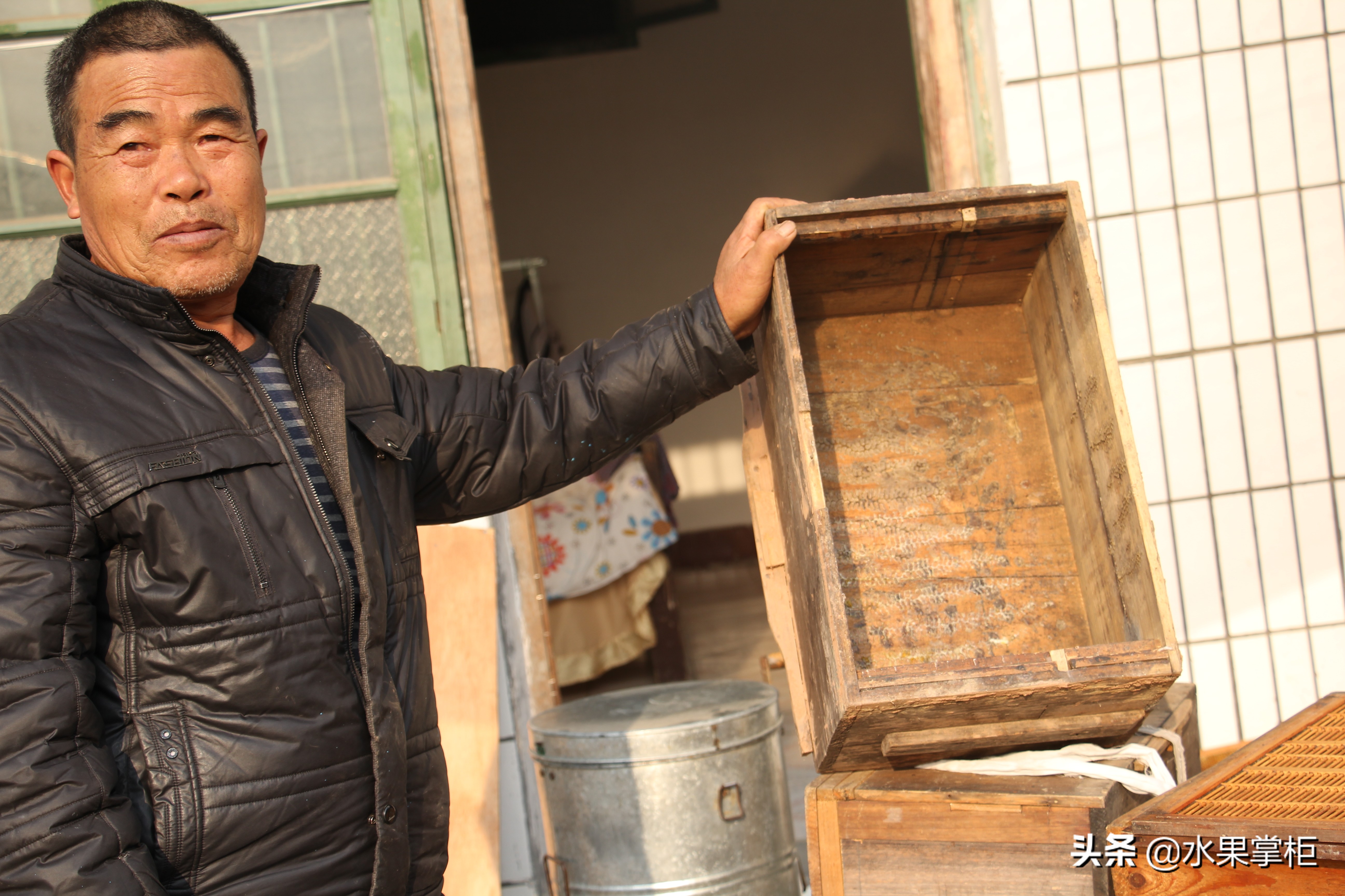 漲知識：農(nóng)家養(yǎng)土蜂蜜的工具，你認識幾個？留言回復，連載哦