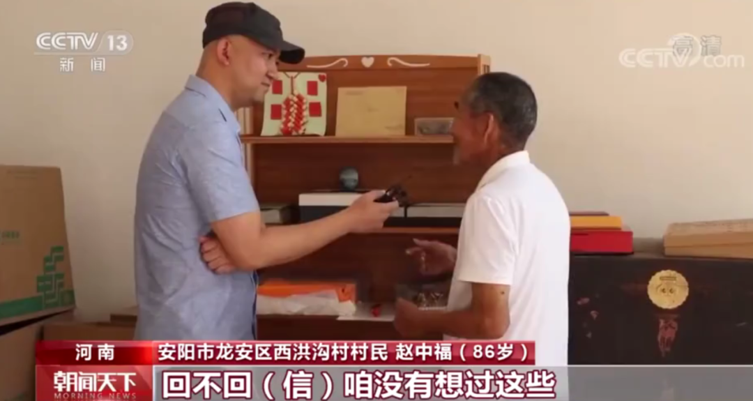 八旬老人寄出數萬條圍巾,收貨地幾乎覆蓋所有邊關 八旬老人寄出數萬條圍巾,收貨地幾乎覆蓋所有邊關……