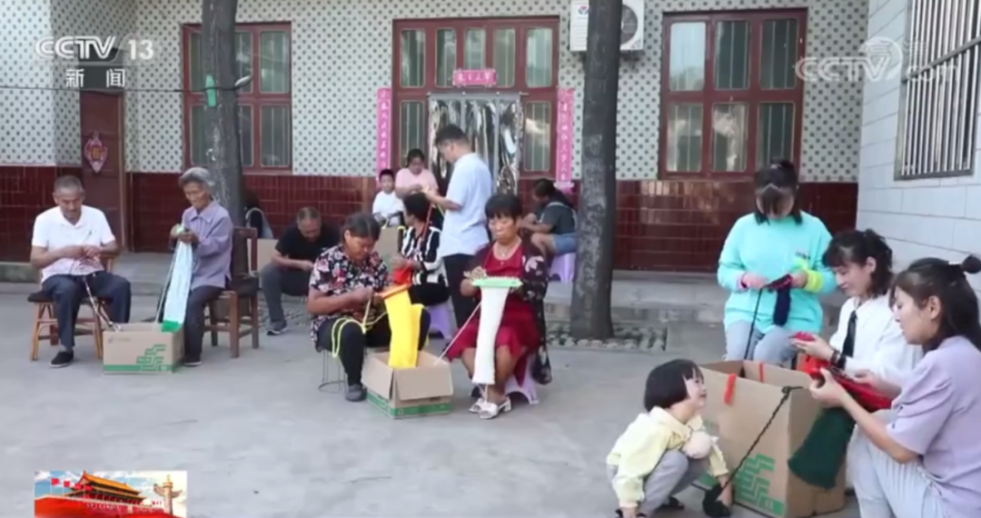 八旬老人寄出數萬條圍巾,收貨地幾乎覆蓋所有邊關 八旬老人寄出數萬條圍巾,收貨地幾乎覆蓋所有邊關……