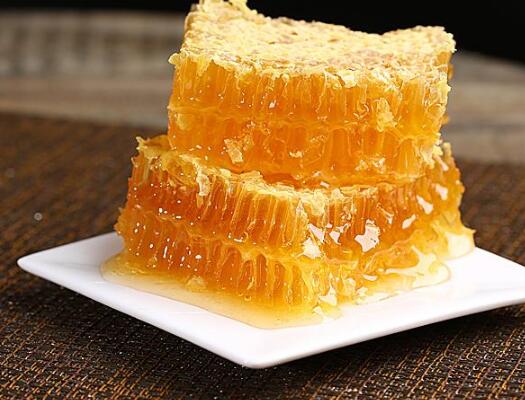 黑蜂蜂蜜的作用與功效及食用方法（黑蜂蜜的營(yíng)養(yǎng)價(jià)值）