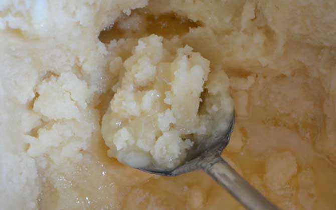 蜂蜜變質(zhì)后的圖片是什么樣的（出現(xiàn)這4種情況，說明蜂蜜已經(jīng)變質(zhì)）