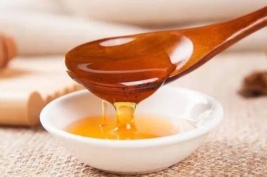 蜜蜂反復(fù)逃跑是蜂王不在嗎（蜜蜂一逃再逃，原因無非3個(gè)）