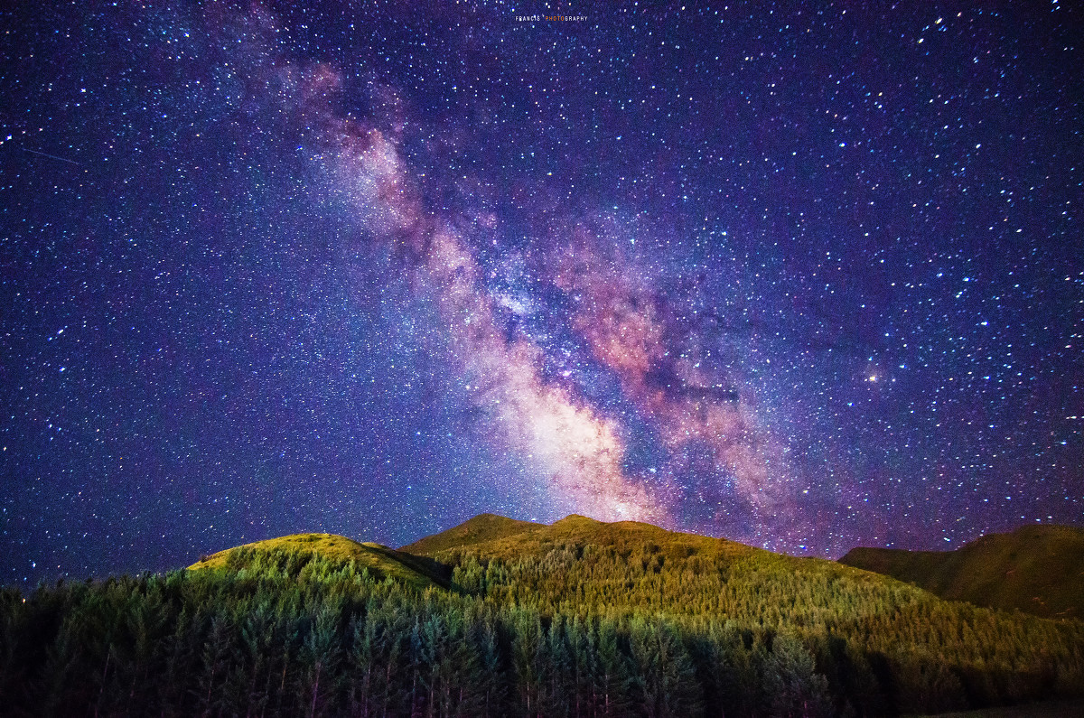 亮度相當于700萬億顆太陽，宇宙中最亮的黑洞，究竟有多可怕？