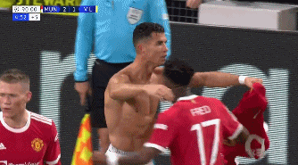 C羅絕殺 歐冠之神!C羅絕殺瞬間:7萬人炸鍋,爵爺起立鼓掌,索帥狂吼