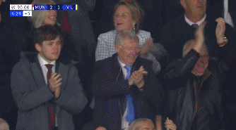 C羅絕殺 歐冠之神!C羅絕殺瞬間:7萬人炸鍋,爵爺起立鼓掌,索帥狂吼