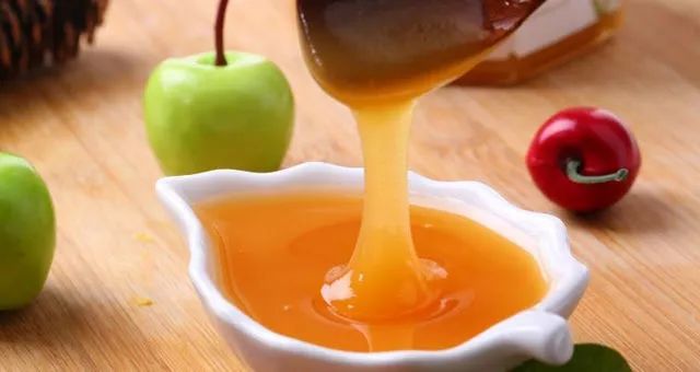 蜂王漿和蜂蜜有什么區別(一起喝有什么效果？哪個更好？)