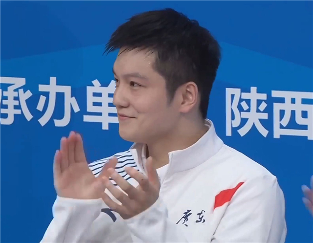 鄧亞萍批評奏效！樊振東開竅逆轉奪冠，原來擊敗馬龍靠的就這兩招