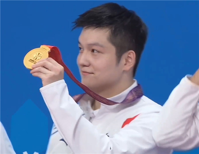 鄧亞萍批評奏效！樊振東開竅逆轉奪冠，原來擊敗馬龍靠的就這兩招