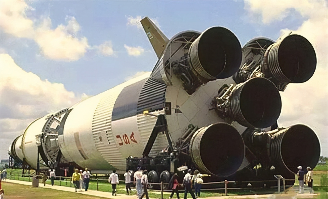 升空73秒后爆炸,7名宇航員化為灰燼,挑戰(zhàn)者號(hào)事故有多可怕? 升空73秒后爆炸,7名宇航員化為灰燼,挑戰(zhàn)者號(hào)事故有多可怕?