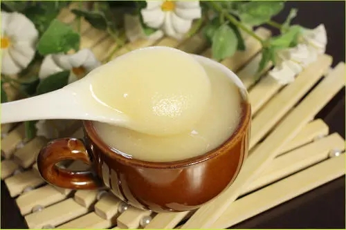 椴樹蜂蜜是白色的好還是黃的好(椴樹蜂蜜不同顏色的區(qū)別) 椴樹蜂蜜是白色的好還是黃的好(椴樹蜂蜜不同顏色的區(qū)別)