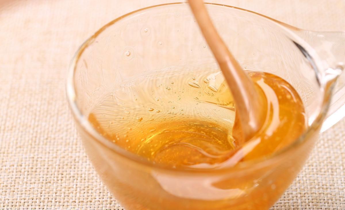 優(yōu)質(zhì)的蜂蜜有哪些特點（正宗質(zhì)量好的蜂蜜應(yīng)該有的特點）