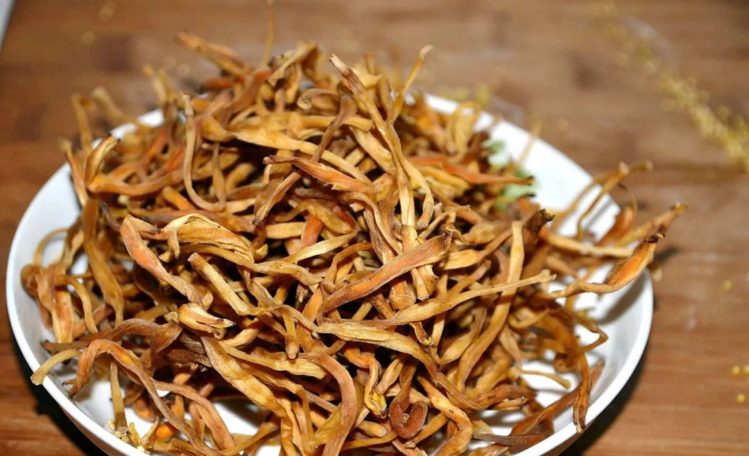 忘憂草是黃花菜嗎(忘憂草和黃花菜的區(qū)別) 忘憂草是黃花菜嗎(忘憂草和黃花菜的區(qū)別)