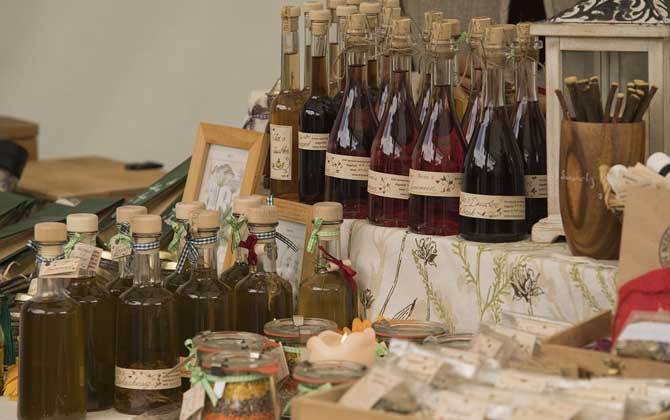 蜂蜜酒的作用與功效有哪些？不但能增強(qiáng)體質(zhì)，而且還能美容養(yǎng)顏！