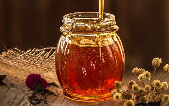 每天喝蜂蜜水好嗎？關(guān)鍵要看飲用量，長(zhǎng)期過(guò)量飲用極易引起肥胖！