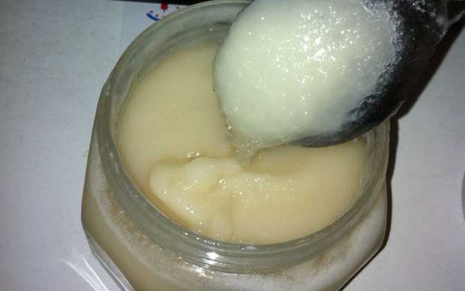 怎么判斷蜂蜜過期不能吃了？這4種情況不要吃，否則會食物中毒！