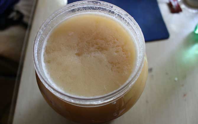 蜂蜜過期是什么樣子圖？蜂蜜過期不等于變質，只要未變質仍能吃！