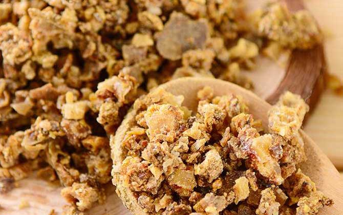 假蜂膠是怎么做出來的？